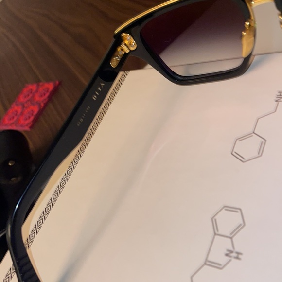 *Dita* Mach Three - Picture 7 of 9